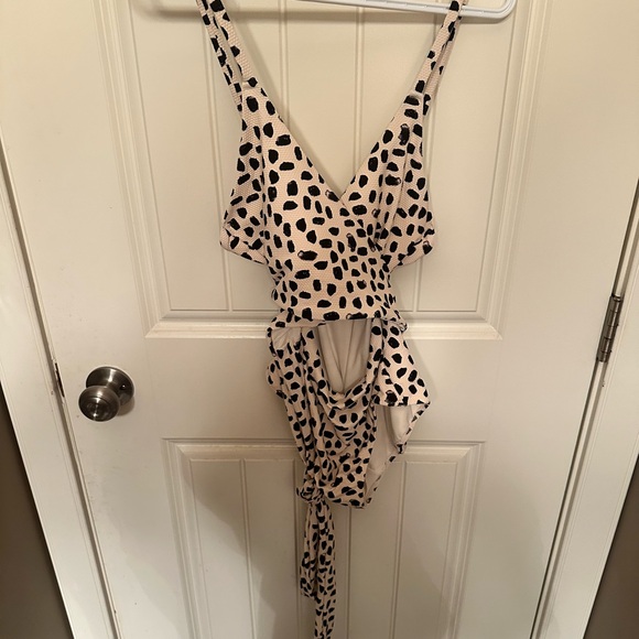 Arie tie around bathing suit - Picture 2 of 4